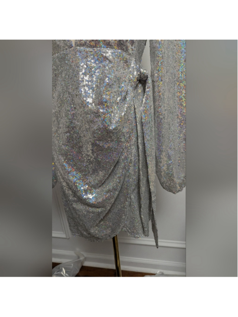 Boohoo Tall Shimmering Silver Plunge Sequin Dress NWT Size 2 - Picture 4 of 6